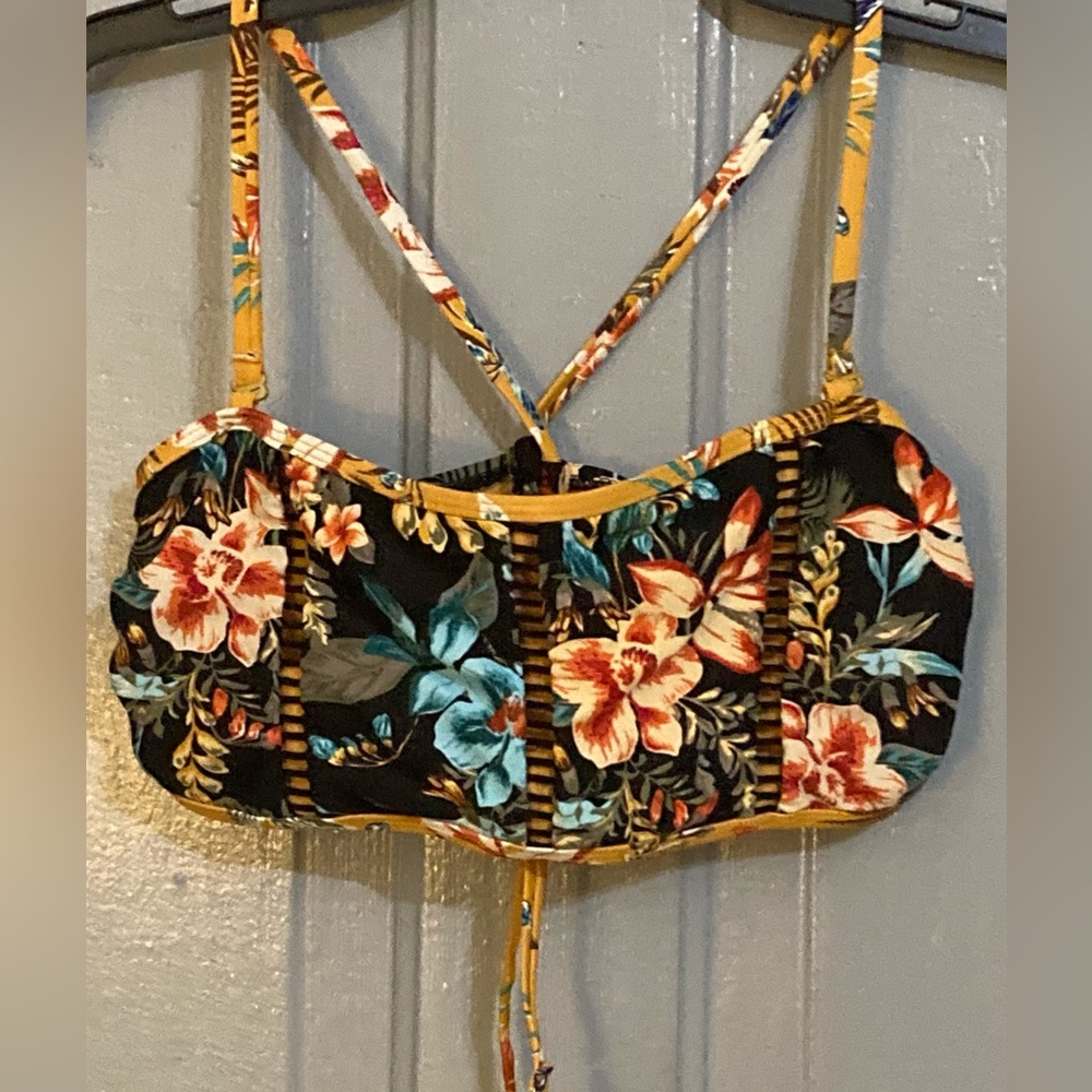 ⚜️ADORABLE CROSS BACK FLOWERED BRA TOP by 'TIME AND TRU'⚜️